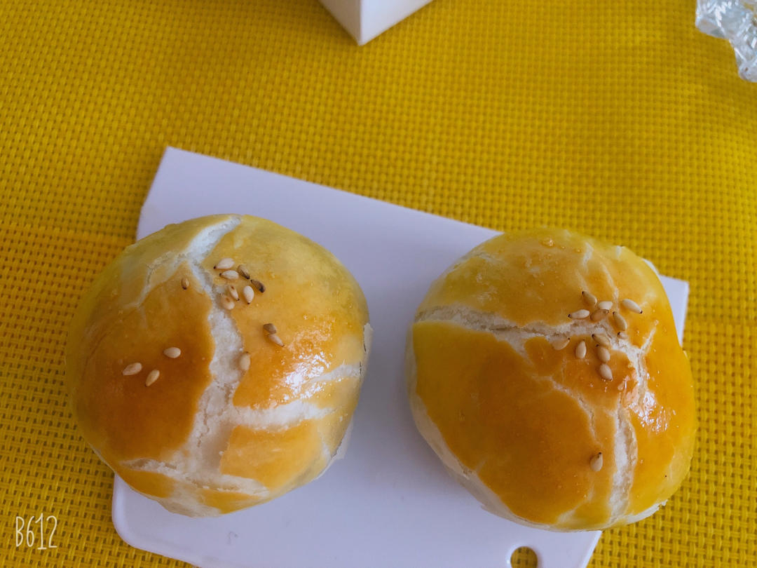 酥掉渣的蛋黄酥