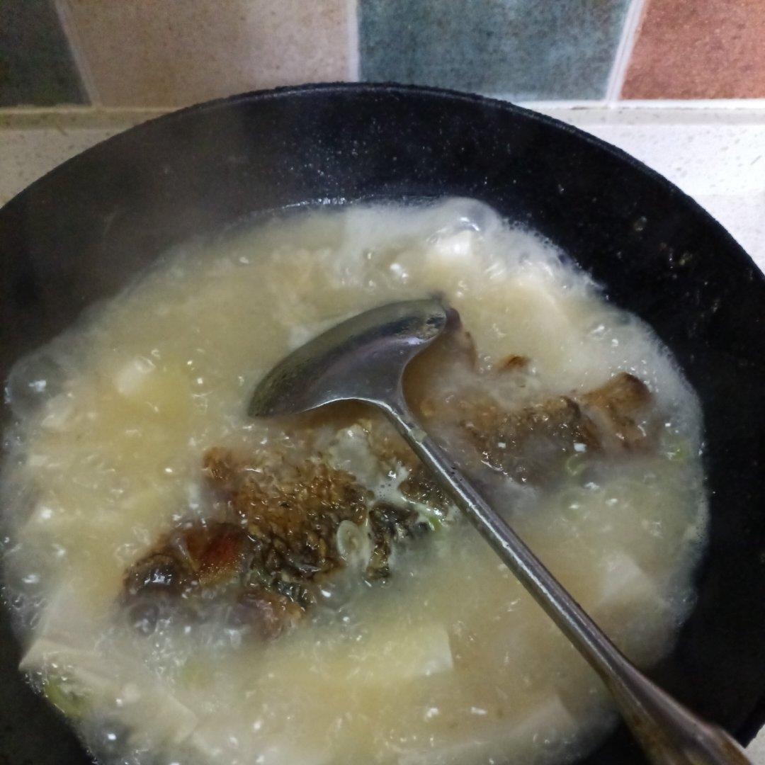 奶白鲫鱼豆腐汤|一条鱼最后的温柔