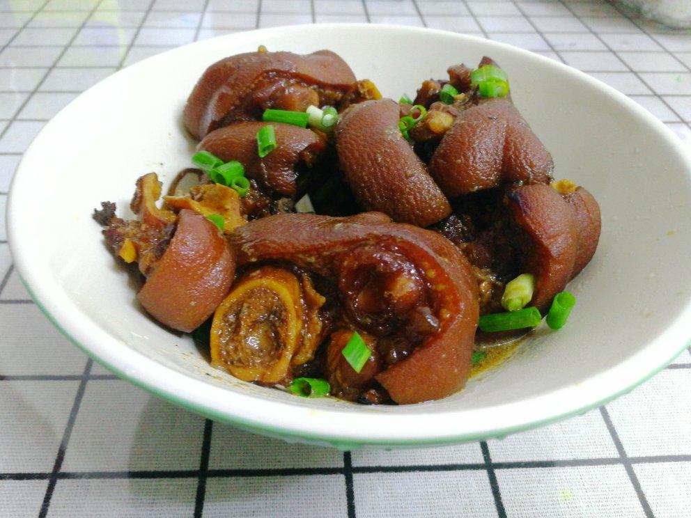 美味的家常菜：红烧猪蹄