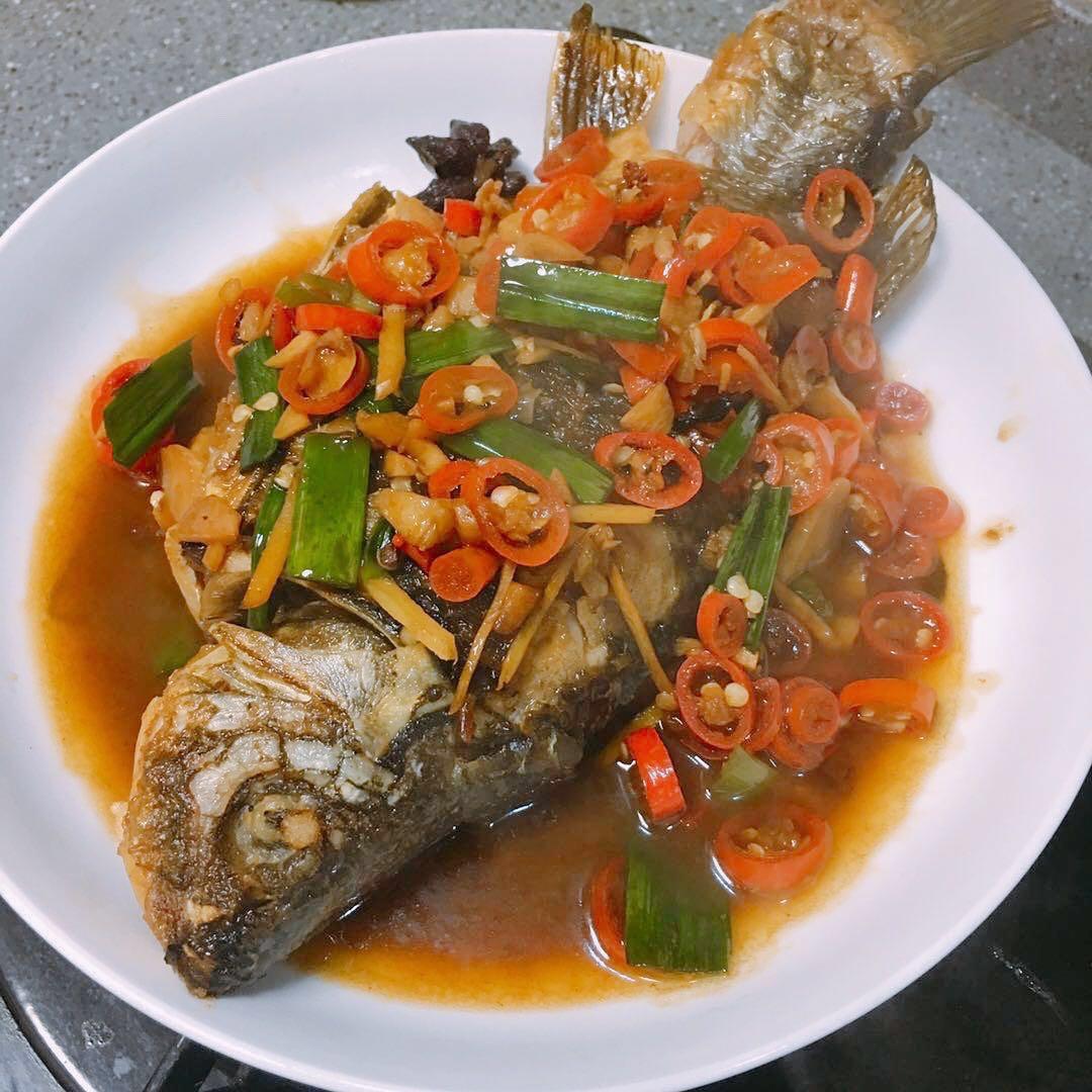 红烧鲫鱼