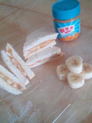 迷你花生酱香蕉三明治的做法 步骤5