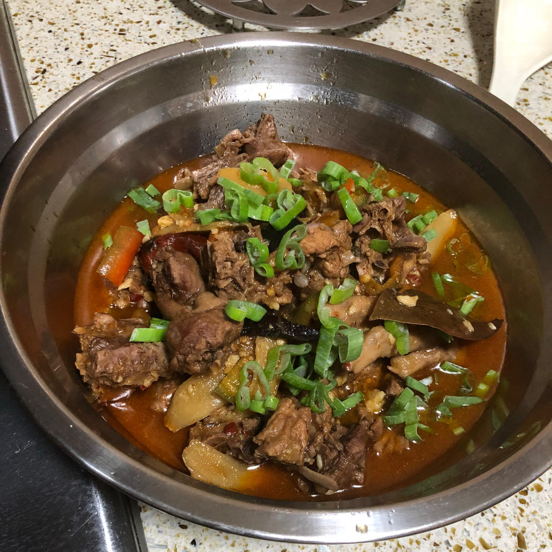 传统正宗的啤酒鸭配方和做法，鲜嫩香浓，只需炒千万不要焯水