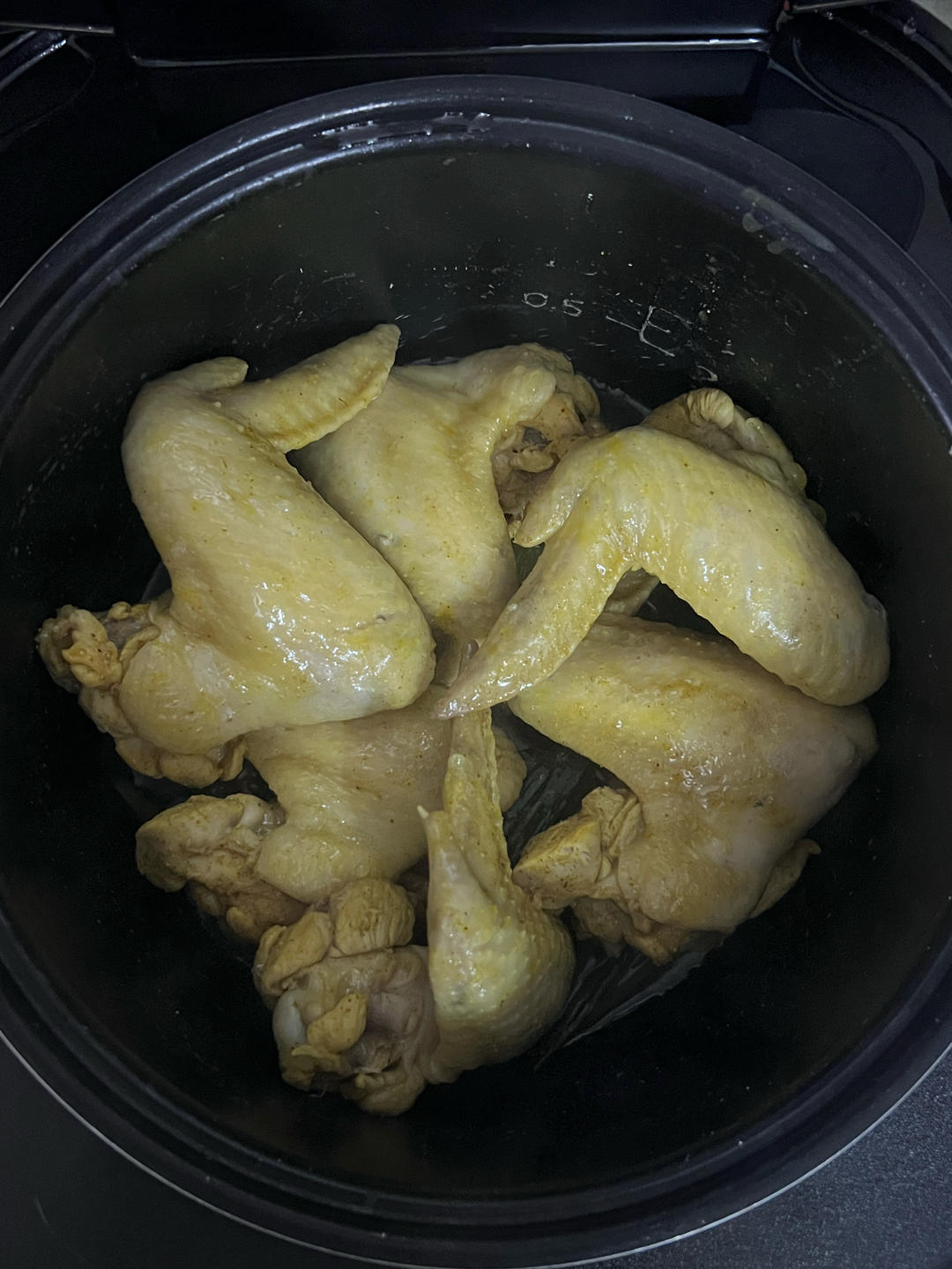 🔥【电饭煲盐焗鸡翅】鲜嫩多汁，懒人必学‼️的做法