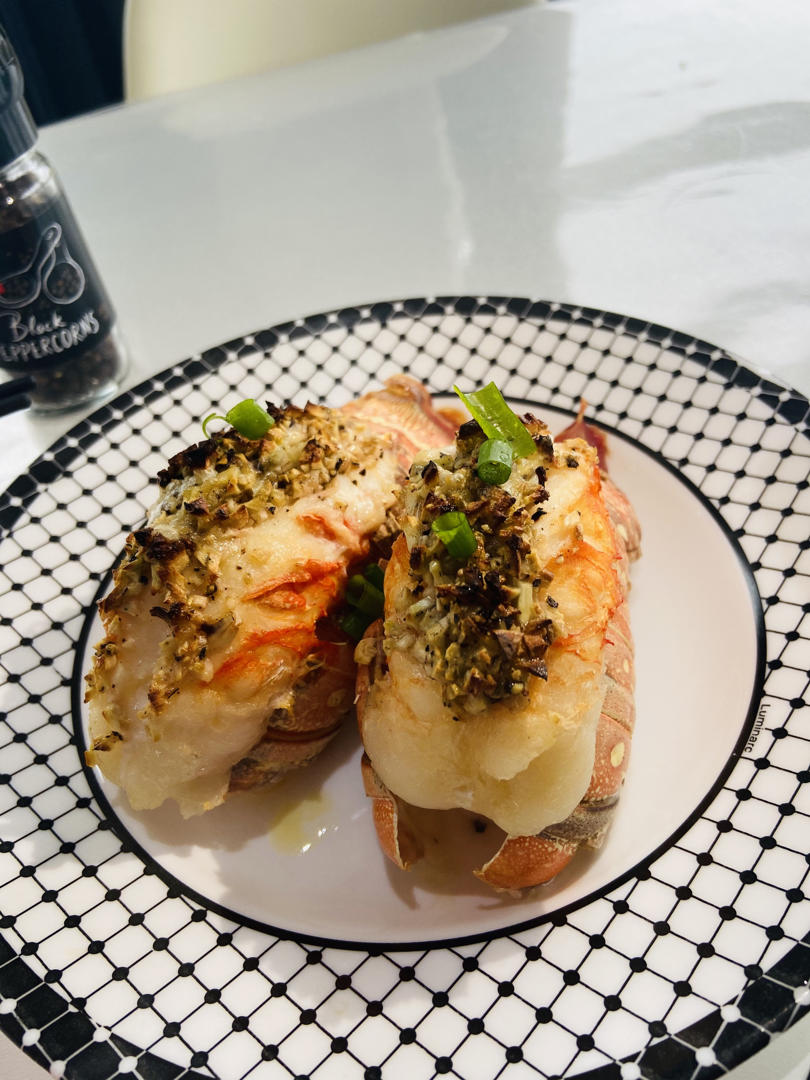 柠檬大蒜烤龙虾尾