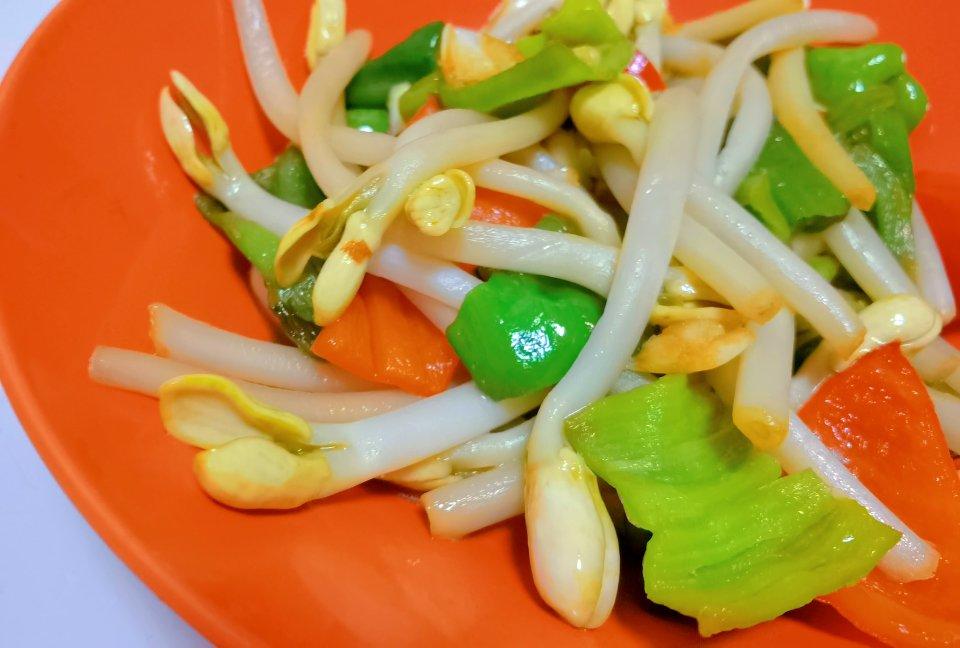 双椒清炒花生苗