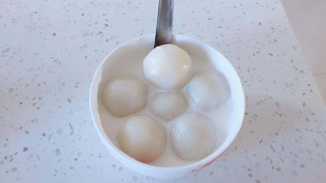 来一碗小仙女灬做的奶黄馅牛奶汤圆