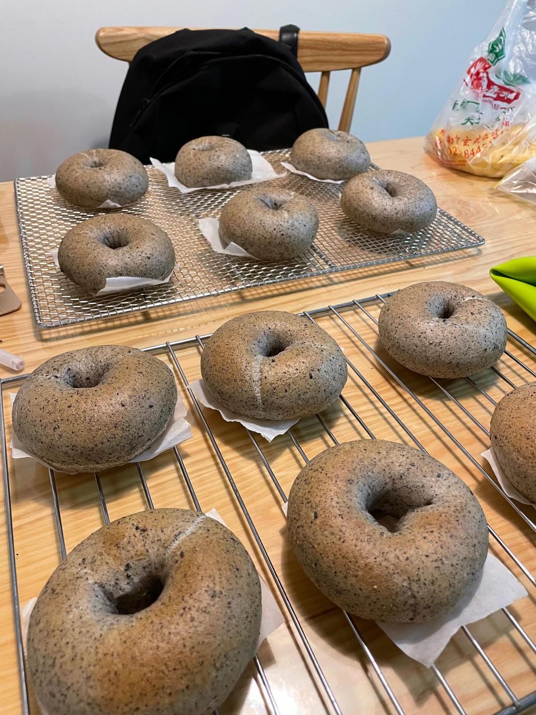 双倍黑芝麻奶酥贝果🥯一起吃养生贝果吧