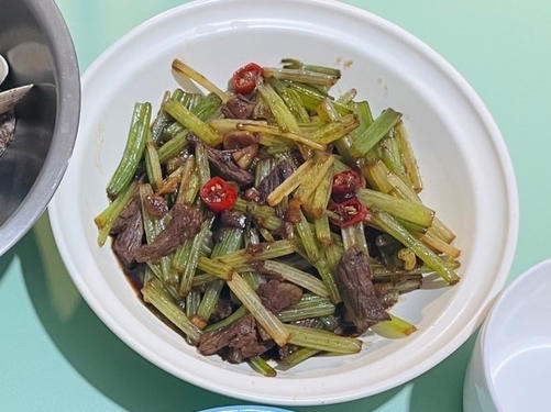 芹菜炒牛肉