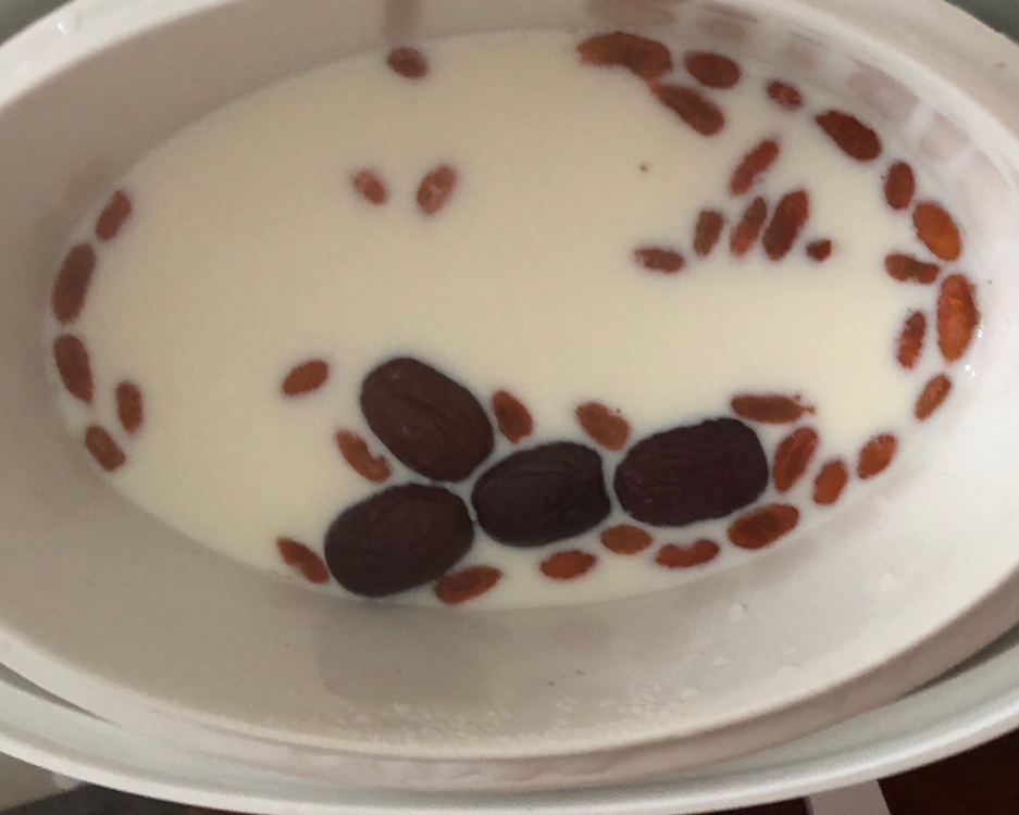 早餐系列:牛奶燕麦枸杞红枣，好吃！