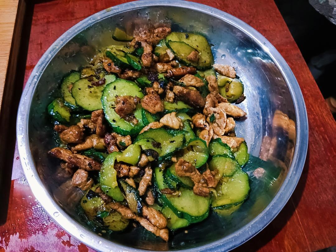 黄瓜炒肉片