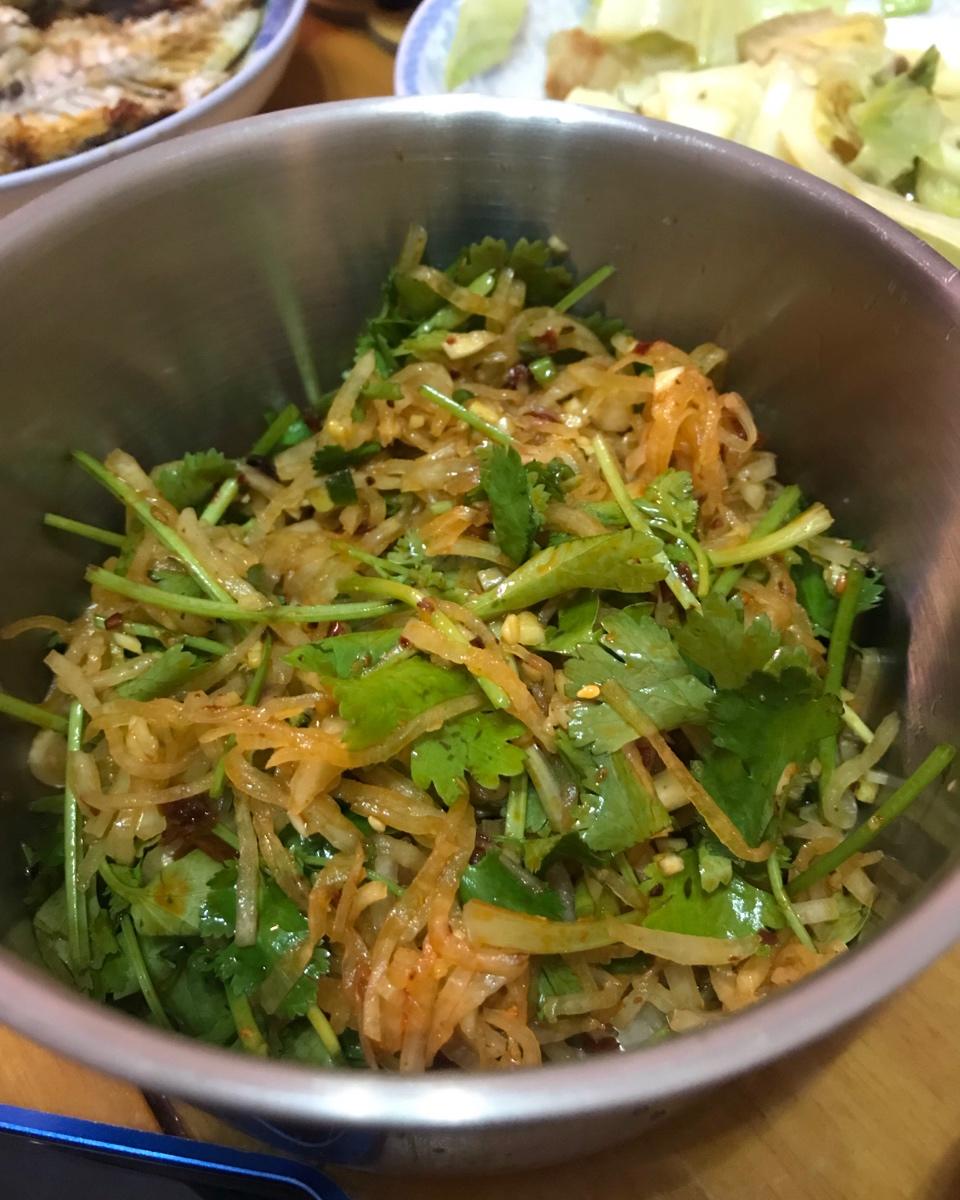 凉拌香菜萝卜丝