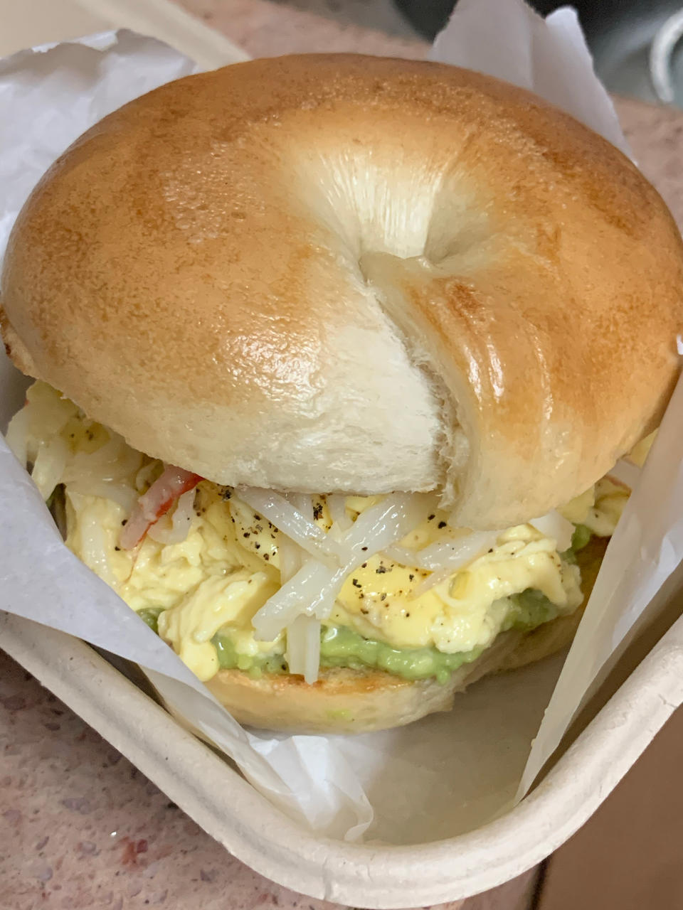 减脂健身早餐牛油果蟹柳滑蛋贝果+椰子冰美式