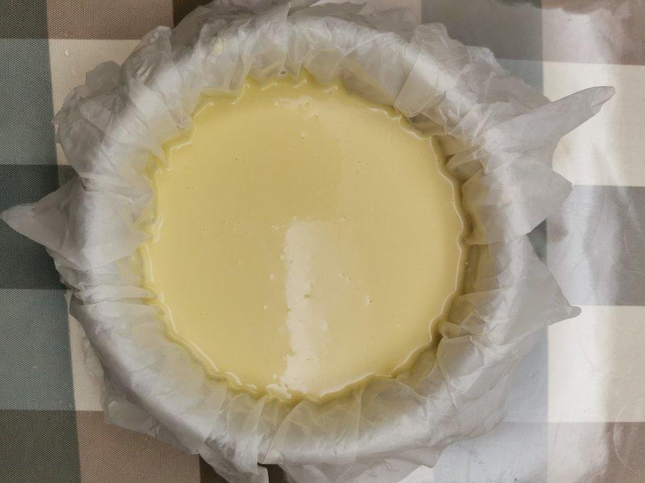 雪花飘飘1980做的榴莲味的巴斯克蛋糕