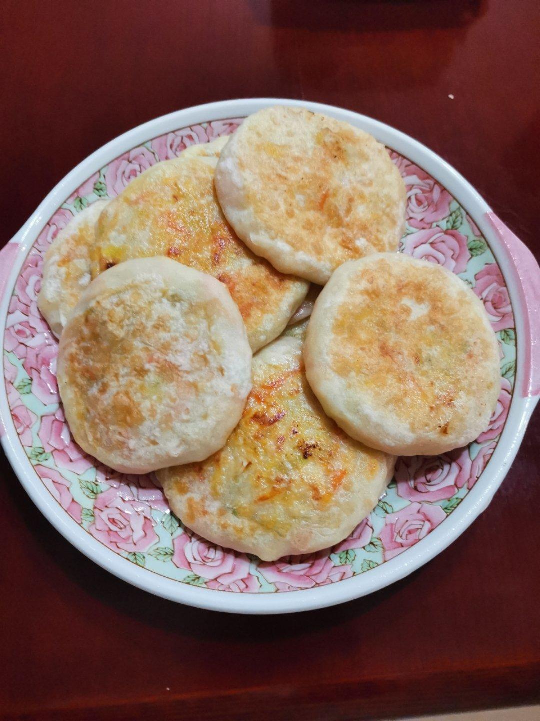 健康营养胡萝卜卷心菜鸡蛋馅饼