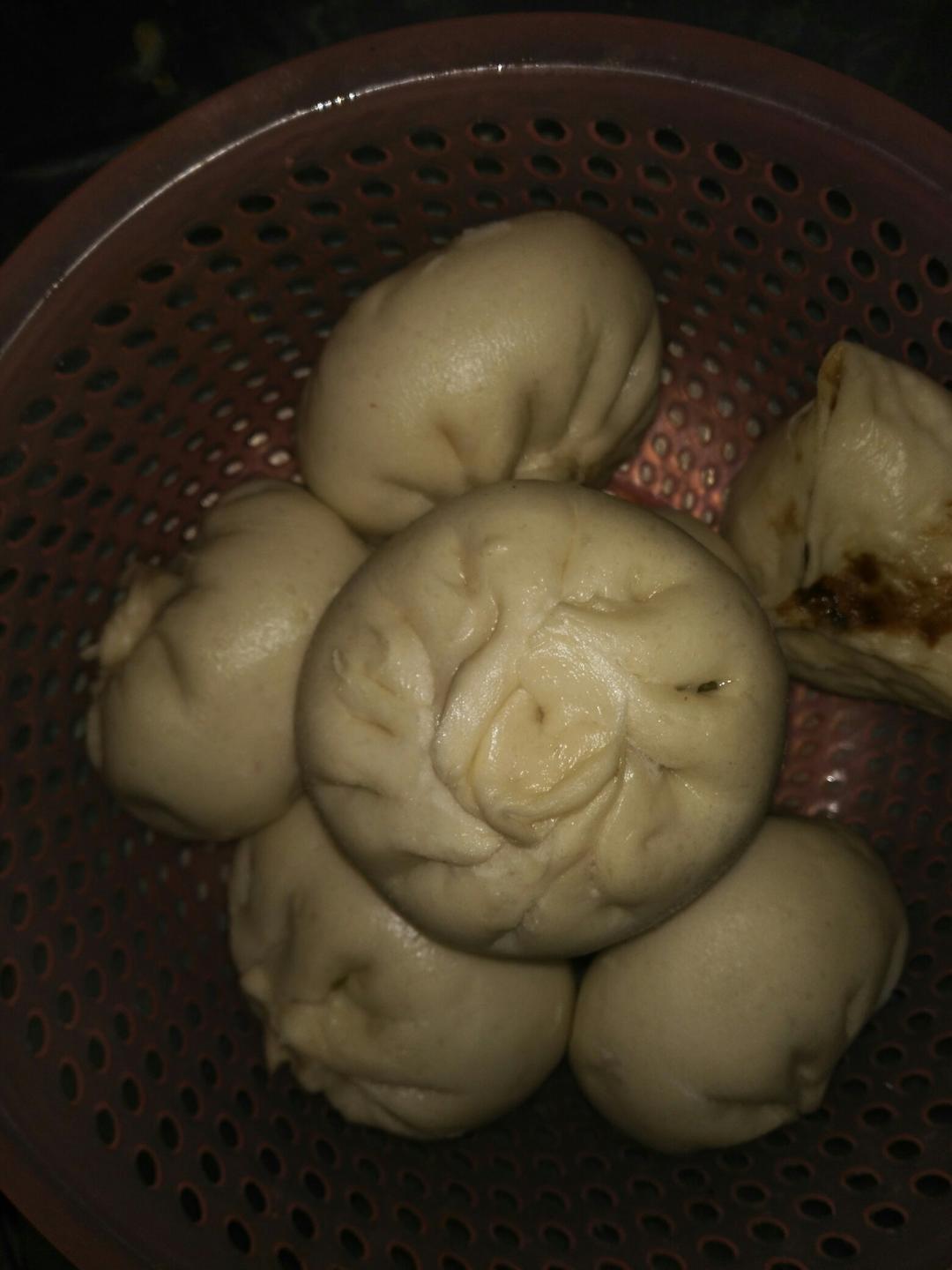 松软多汁的肉包子