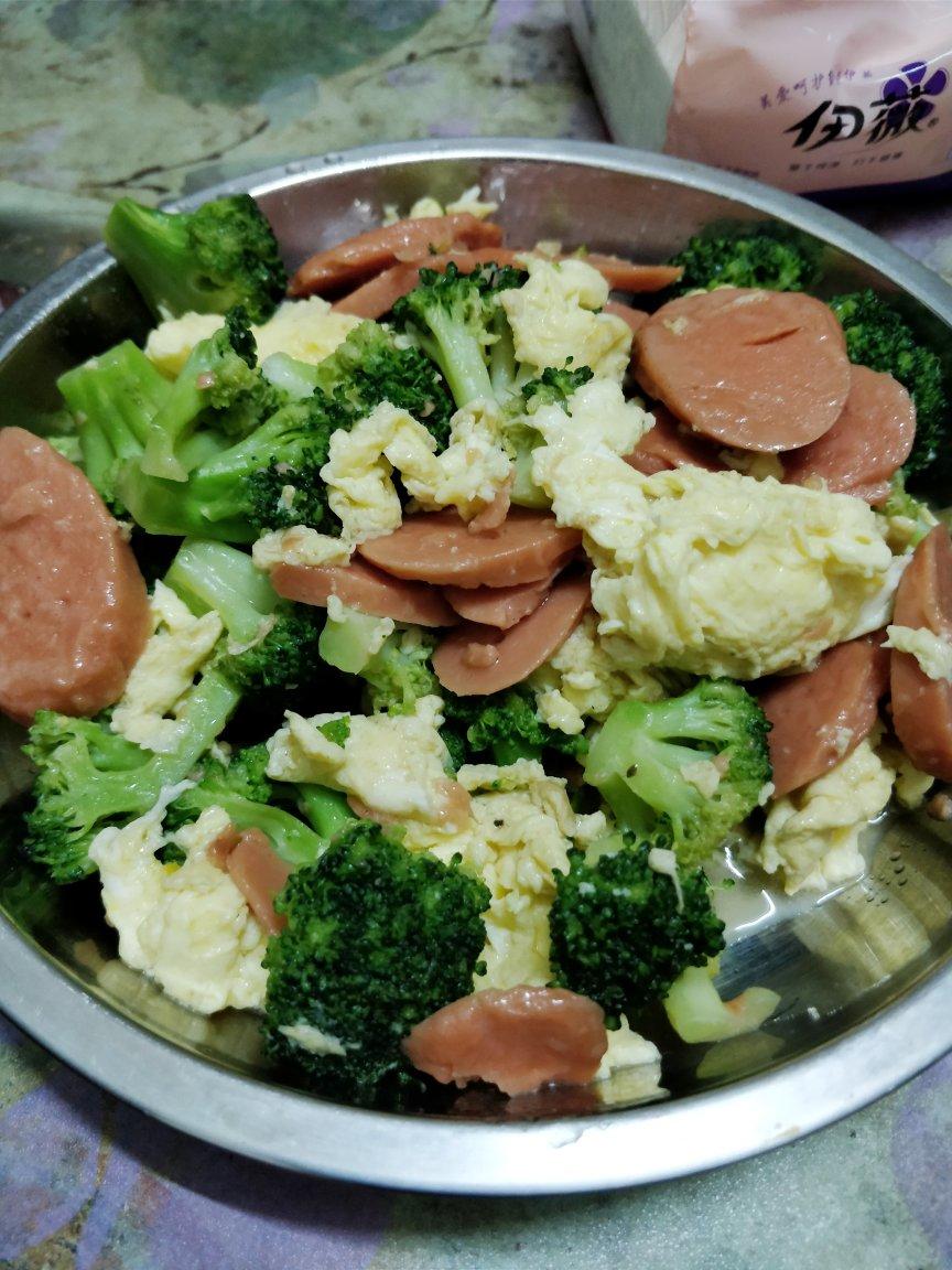 花菜火腿肠炒鸡蛋