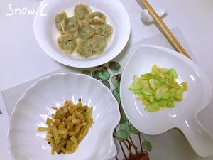 一人食 | 爆香茄条+西葫芦片+猪肉荠菜蒸饺的做法 步骤5