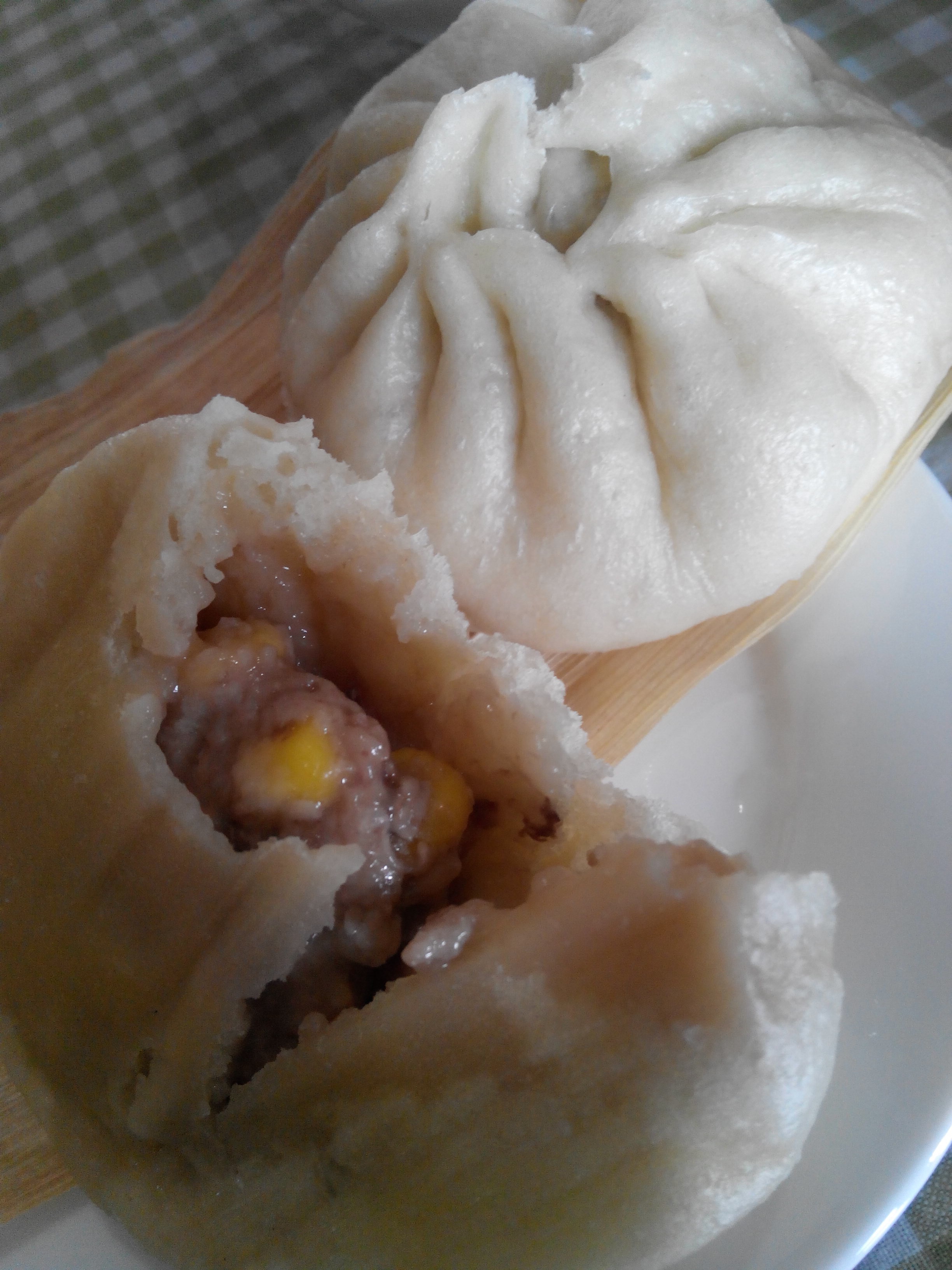 玉米鲜肉包