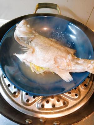 清蒸鲈鱼家常快手菜的做法 步骤5