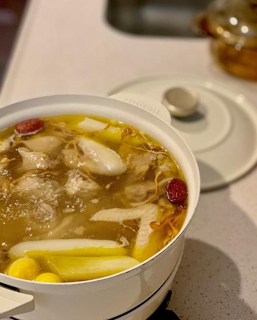 【花胶鸡火锅】