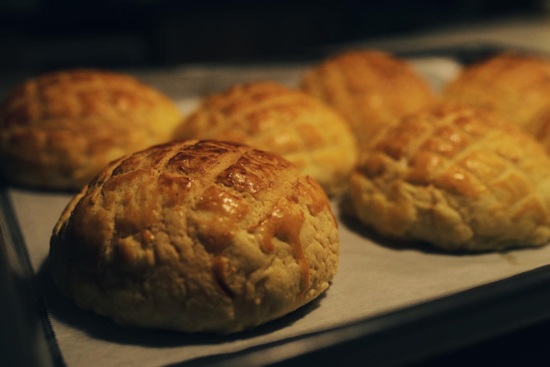 好吃到炸裂的港式菠萝包（附带制作酥皮的小视频）