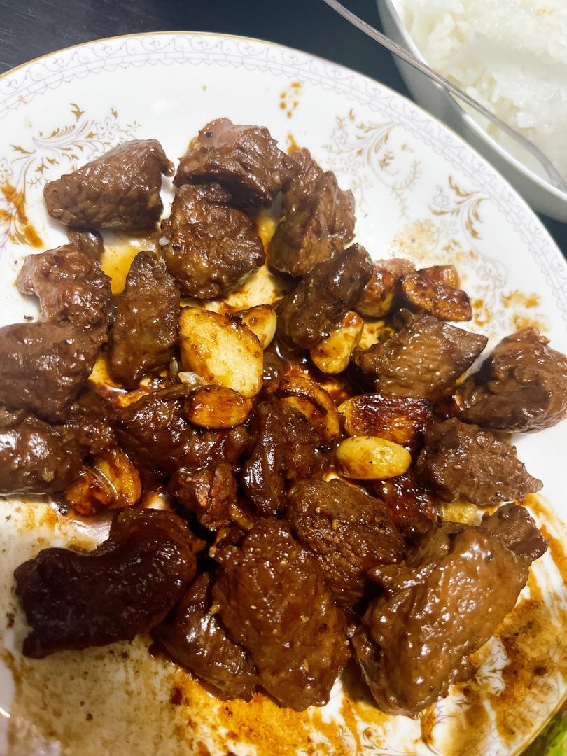 好吃到舔盘的蒜香黑椒牛肉粒