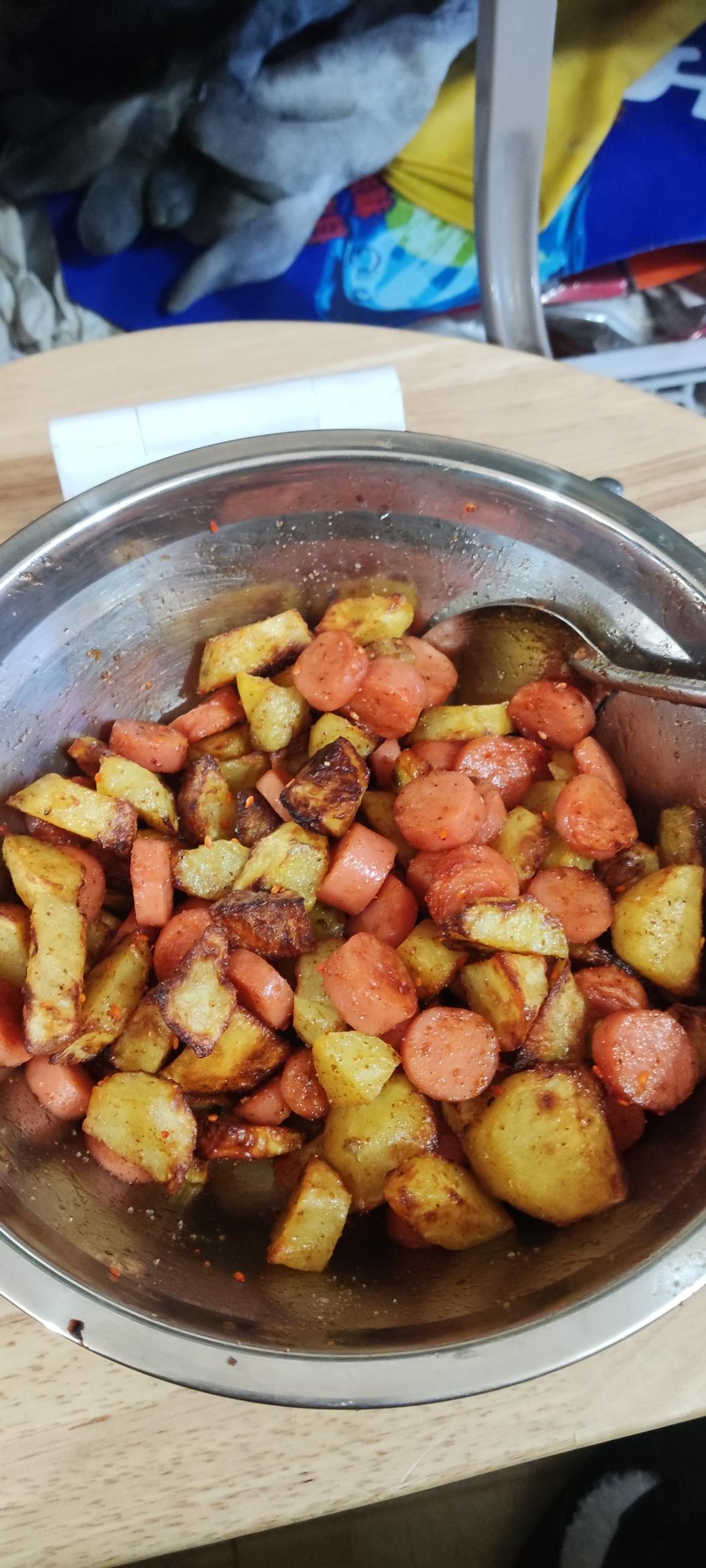 巨好吃的烧烤味火腿肠土豆（空气炸锅版）