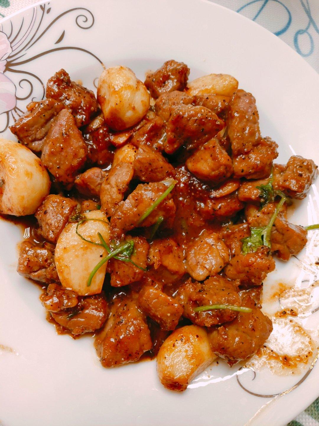黑胡椒蒜子牛肉粒