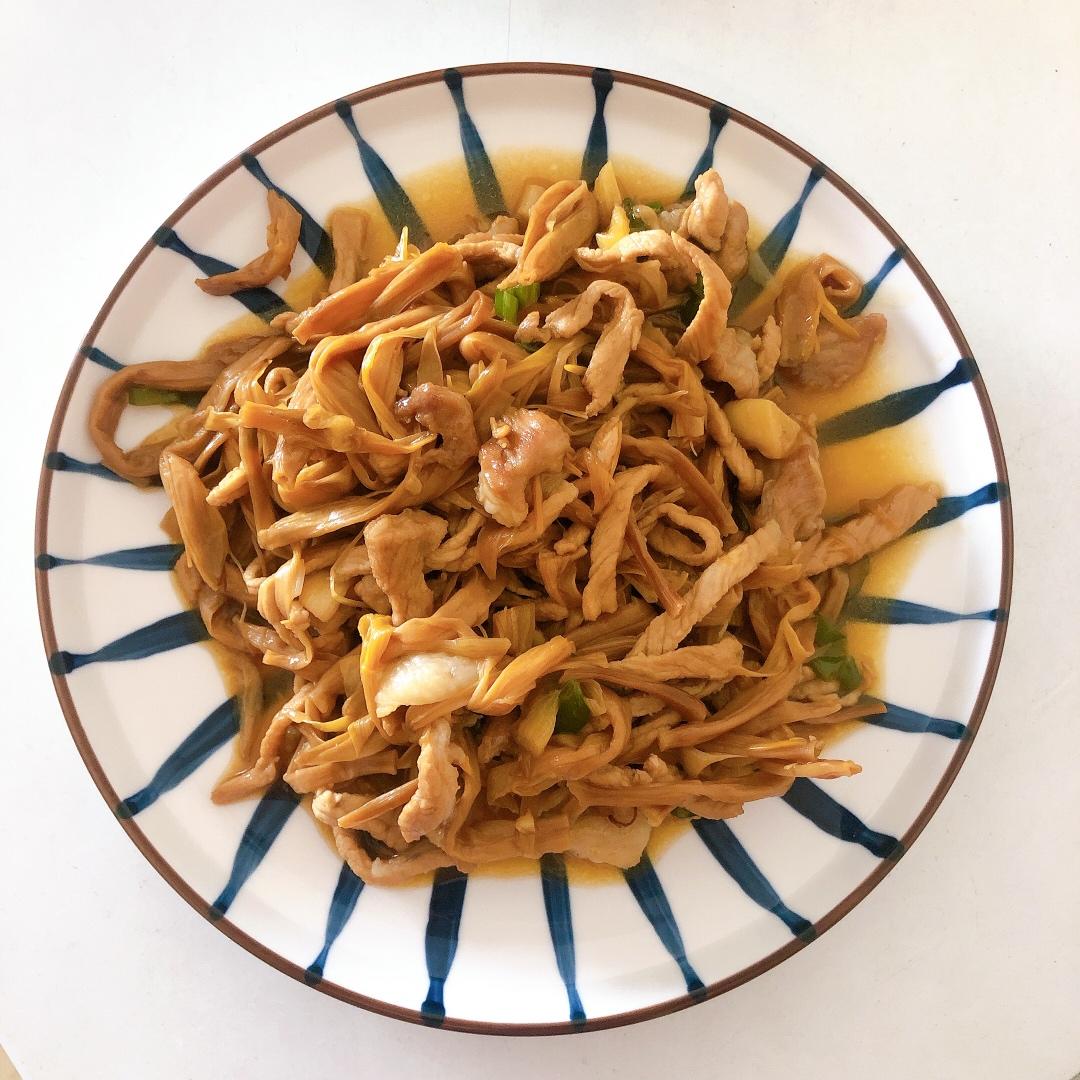 clj196做的〈干黄花菜炒肉〉,简单下饭.欣小厨