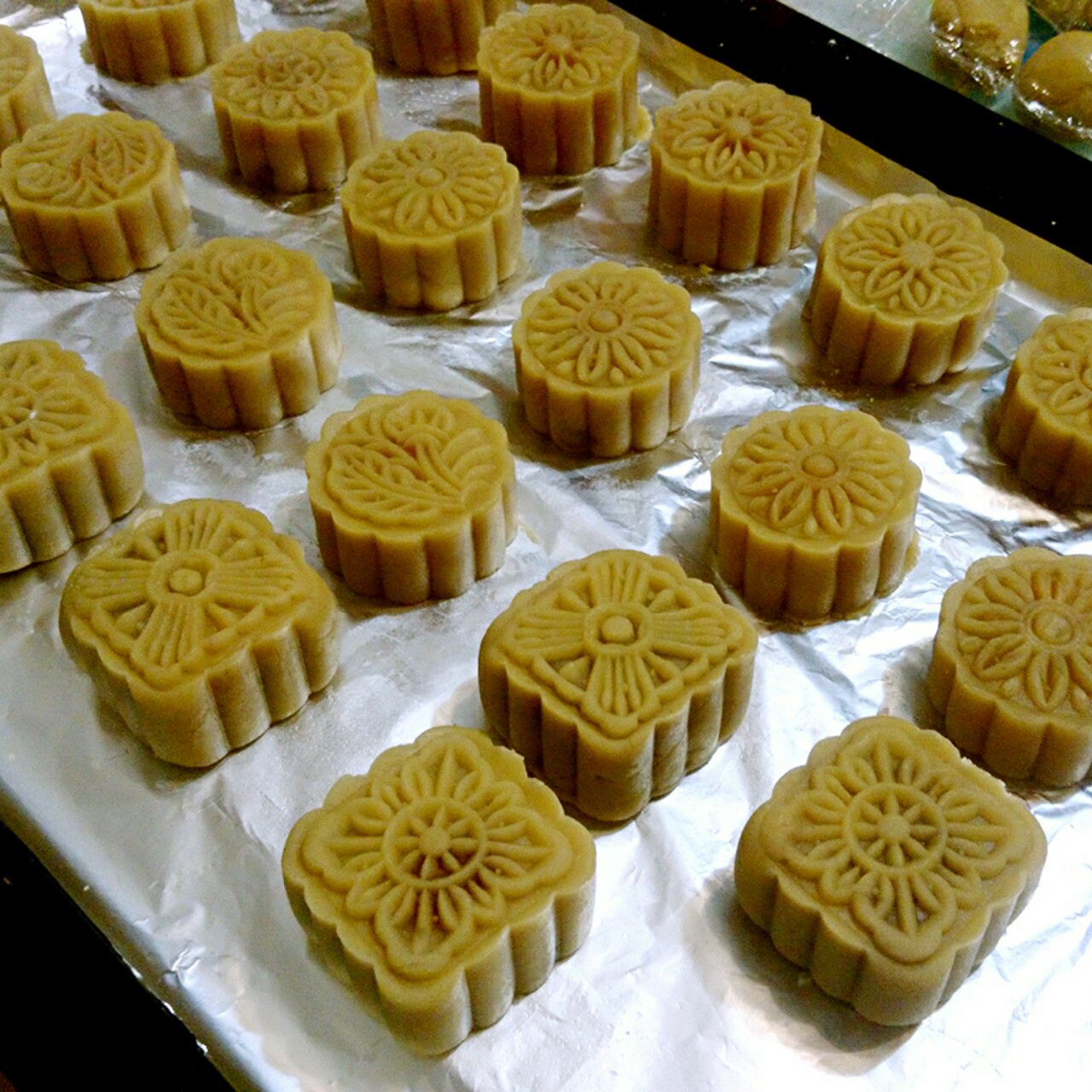 一口广月之小小蛋黄莲蓉月饼