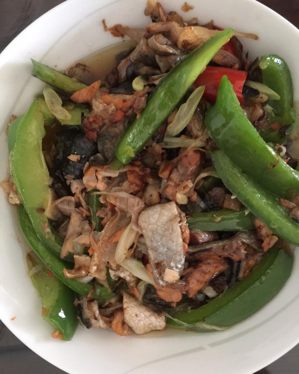 快手三文鱼皮炒灯笼椒