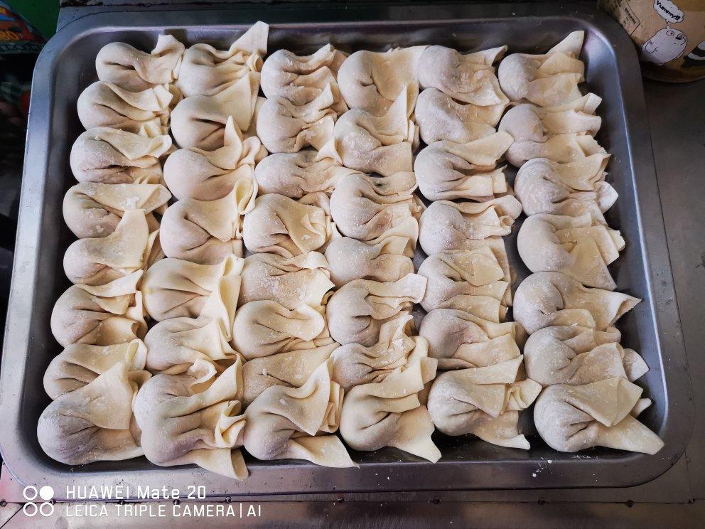 薄如蝉翼的手擀馄饨皮