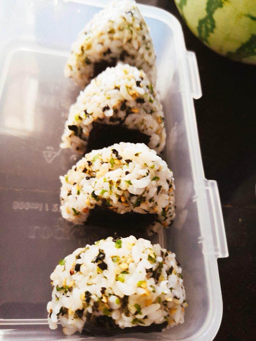 鸡蛋三角饭团