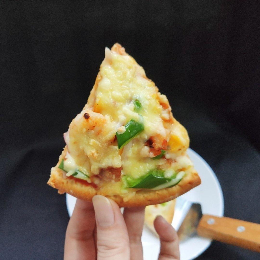 自制披萨饼皮~~比买的好吃百倍的披萨饼皮，外酥内软奶香味儿浓郁，直接吃都超级美味