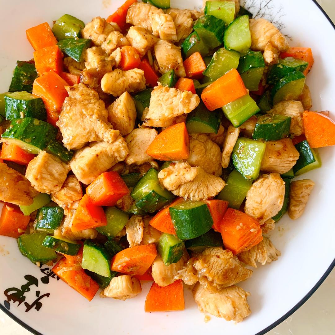 胡萝卜黄瓜鸡胸肉