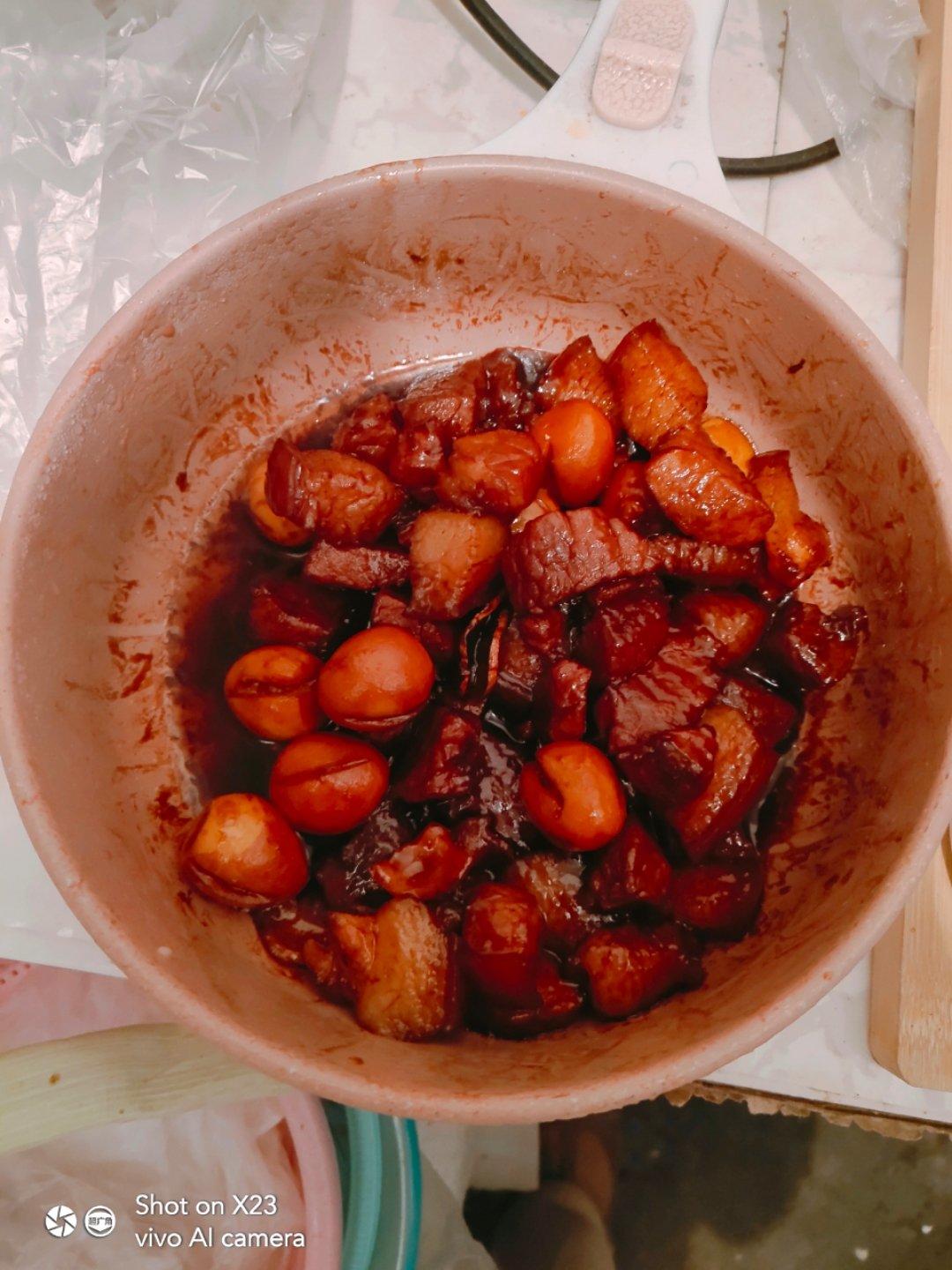 加了鹌鹑蛋后，这盘红烧肉，美味的逆天啦——鹌鹑蛋烧肉（孔瑶食谱）