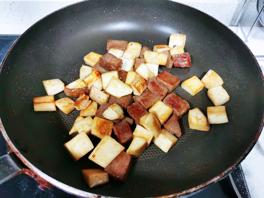 黑椒杏鲍菇牛肉粒（简易美味）的做法 步骤2