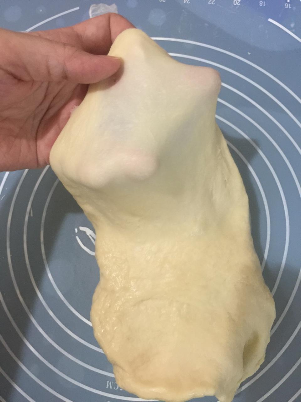 不用机器，一千克面粉轻松揉出手套膜