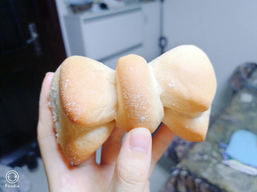 可可爱爱100%全麦蝴蝶结面包