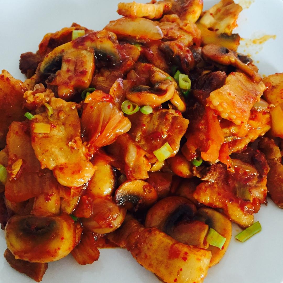 辣白菜炒五花肉