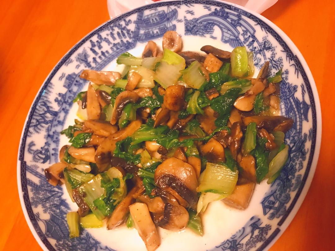 手捏菜炒蘑菇