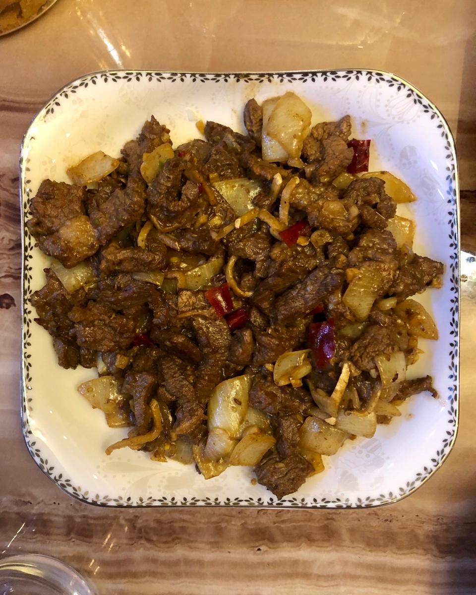 孜然洋葱炒牛肉粒