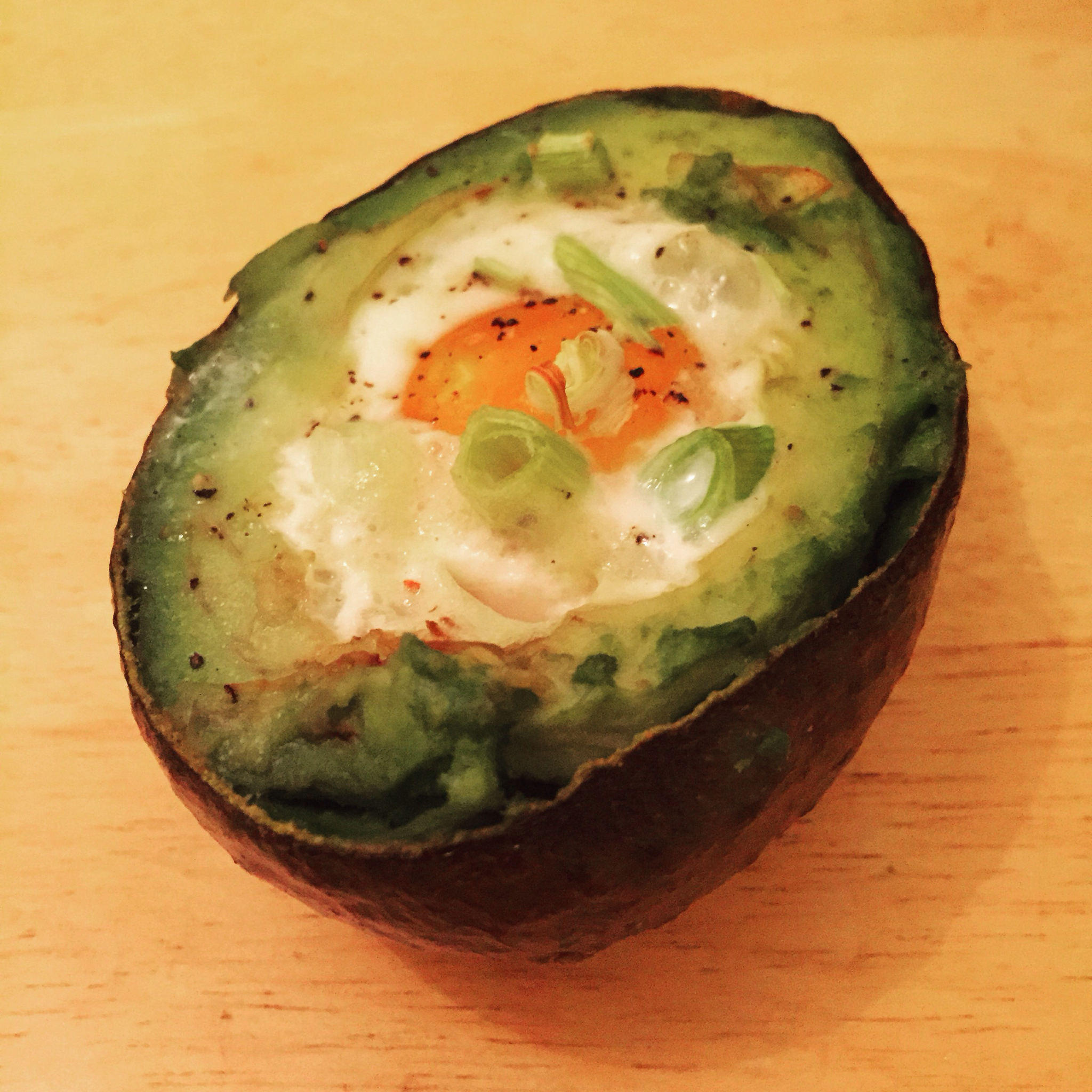 牛油果烤鸡蛋