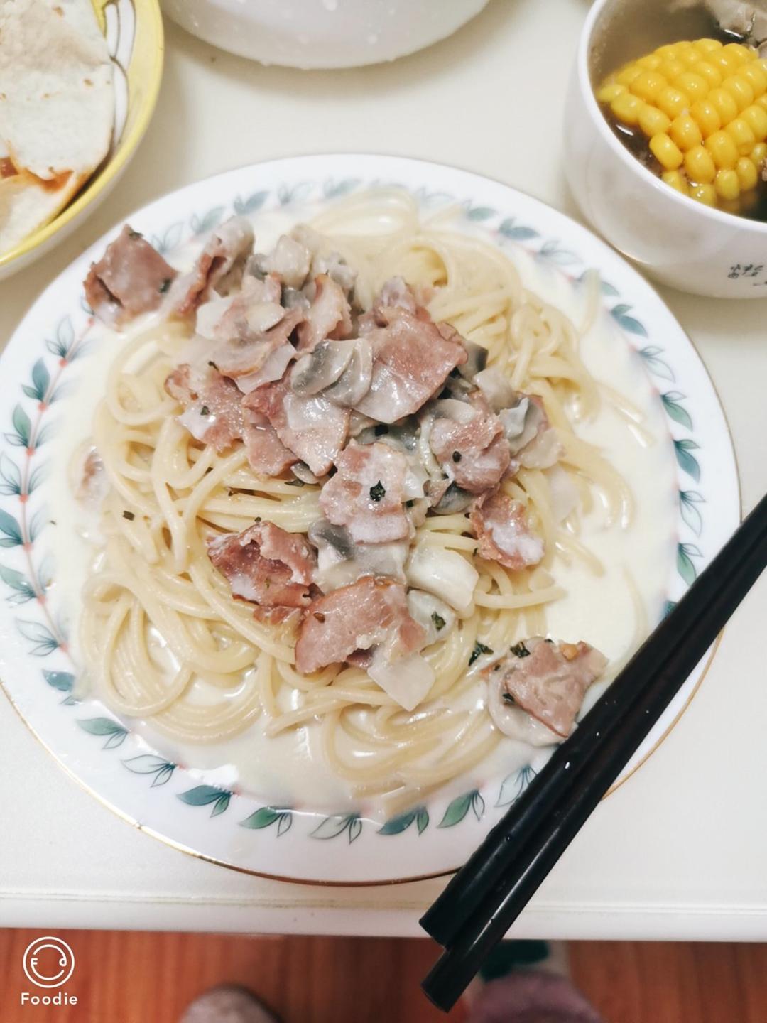 奶油蘑菇培根意大利面