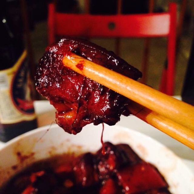 吃着碗里望着锅里的红烧肉