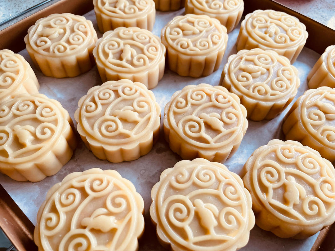 咸蛋黄肉松月饼