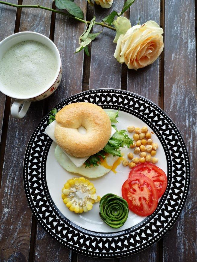 牛油果花，高颜值哦～