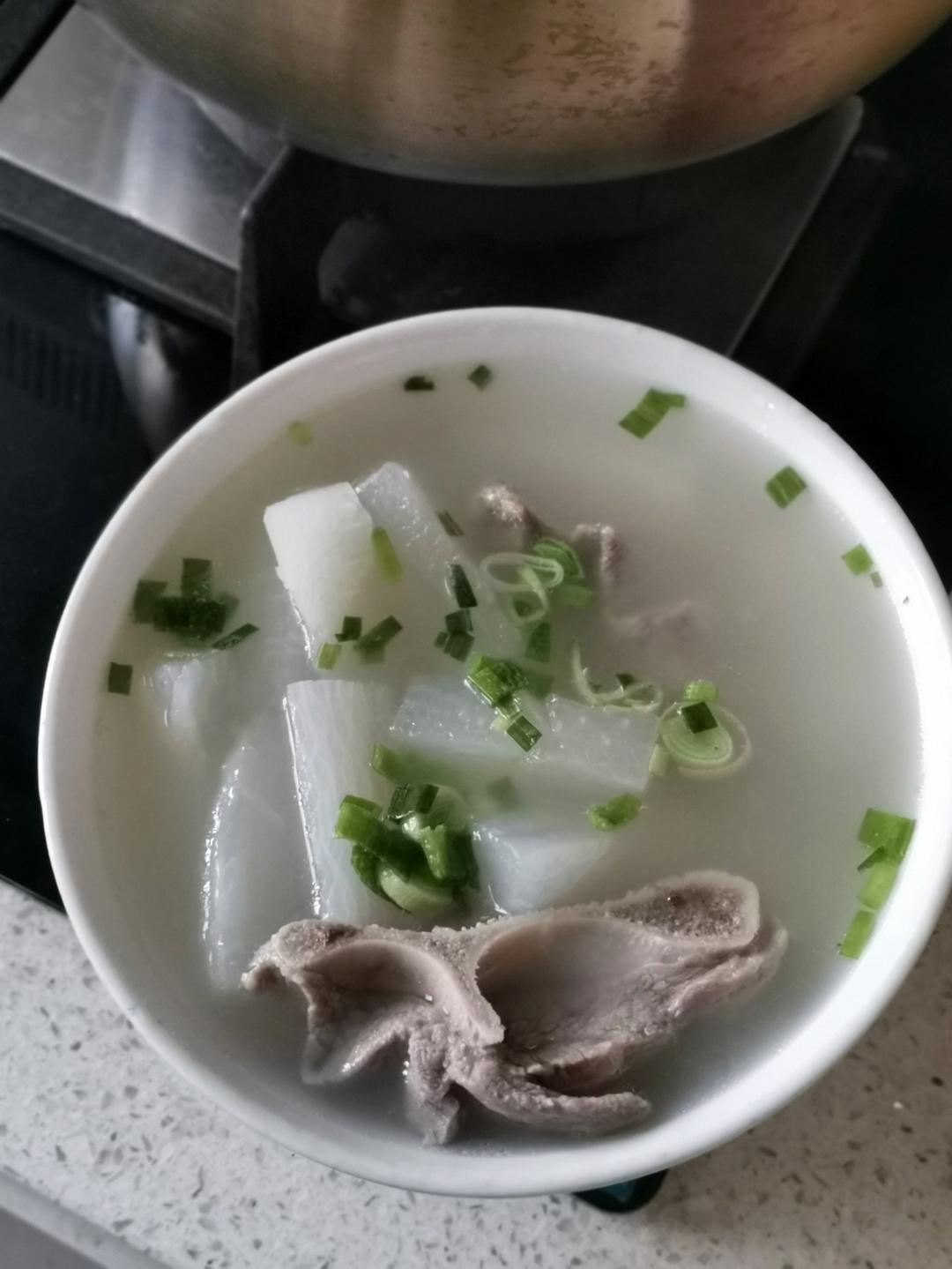 白萝卜排骨汤～～～食材简单但清甜好喝