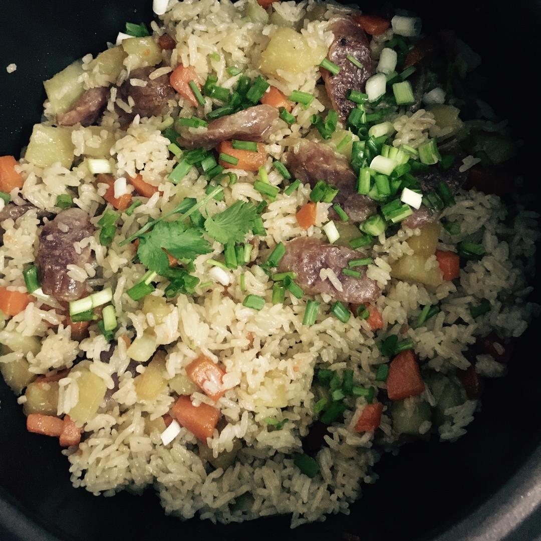 香菇腊肠土豆焖饭