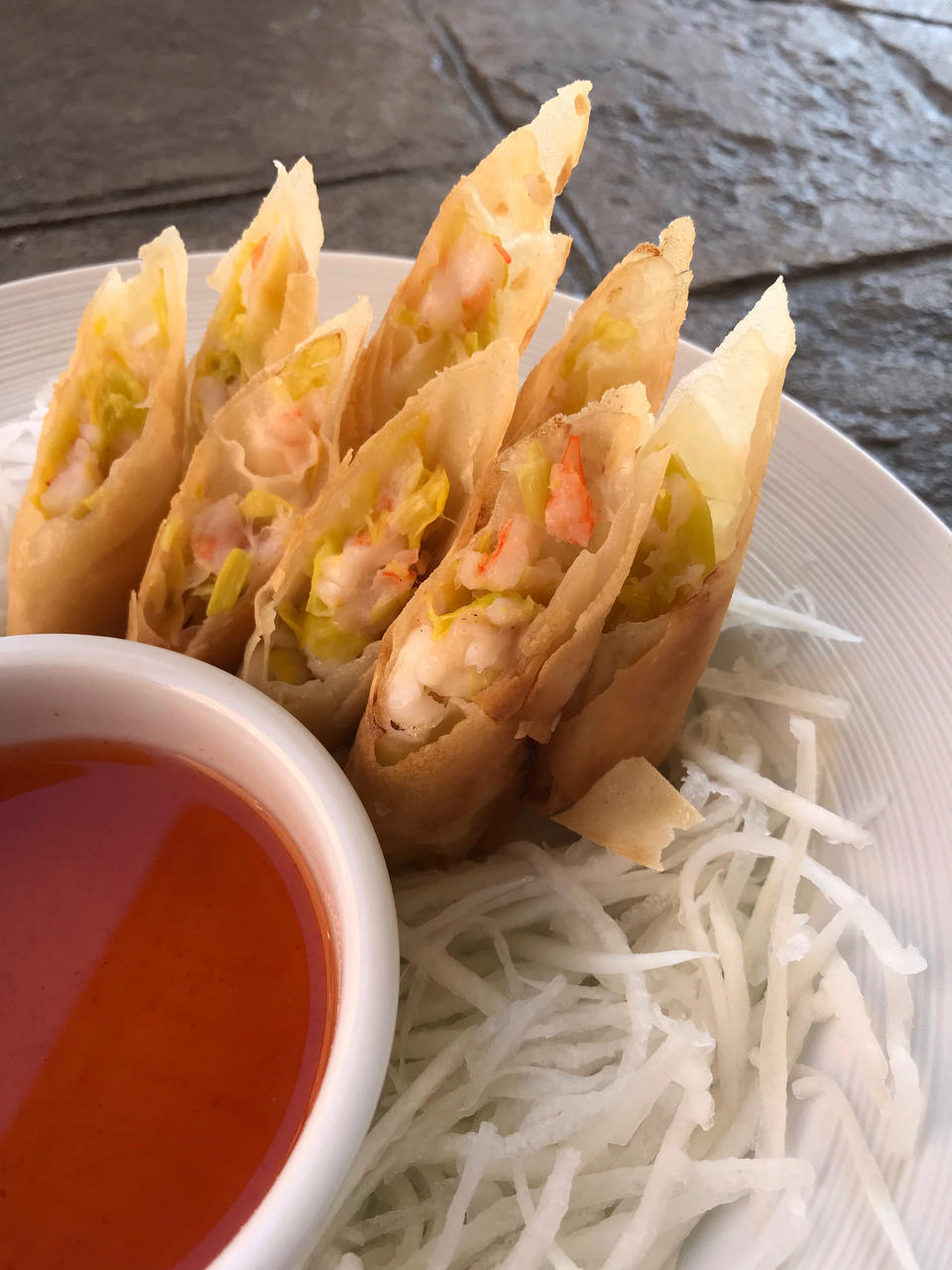 春天最鲜之韭黄鲜虾春卷